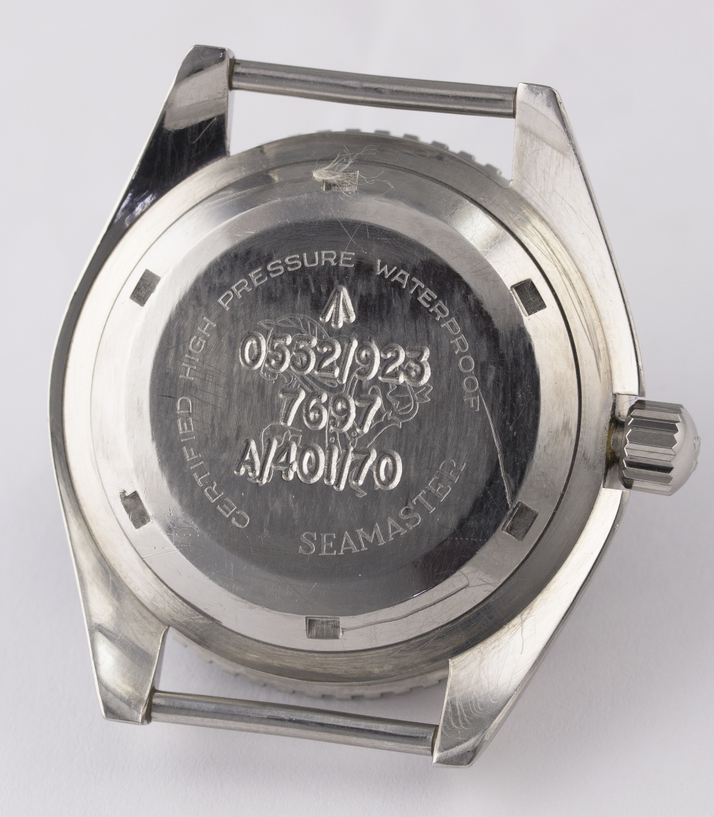 A RARE GENTLEMAN'S STAINLESS STEEL BRITISH MILITARY OMEGA SEAMASTER 300 WRIST WATCH DATED 1970, REF. - Image 5 of 9