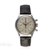 A RARE GENTLEMAN'S STAINLESS STEEL UNIVERSAL UNI COMPAX CHRONOGRAPH WRIST WATCH CIRCA 1960, REF.