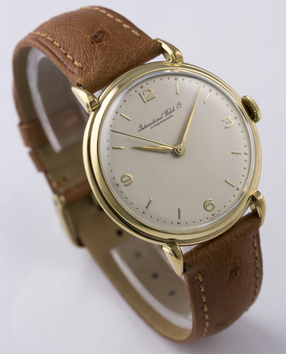A GENTLEMAN'S LARGE SIZE 18K SOLID GOLD IWC WRIST WATCH CIRCA 1950s
D: Silver dial with gilt - Image 5 of 8