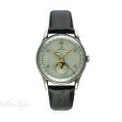 A RARE GENTLEMAN'S STAINLESS STEEL OMEGA COSMIC TRIPLE CALENDAR MOONPHASE WRIST WATCH CIRCA 1947,