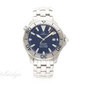A GENTLEMAN'S STAINLESS STEEL OMEGA SEAMASTER PROFESSIONAL 300M AUTOMATIC CHRONOMETER BRACELET WATCH