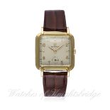 A GENTLEMAN`S 18K SOLID GOLD OMEGA WRIST WATCH CIRCA 1950, REF. 3914 D: Silver dial with raised gilt