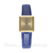 A GENTLEMAN'S SMALL 18K SOLID GOLD PIAGET WRIST WATCH CIRCA 1980s, REF. 91542 D: Champagne dial with