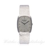 A GENTLEMAN'S 18K SOLID WHITE GOLD PATEK PHILIPPE BRACELET WATCH CIRCA 1970s REF. 3567-1 D: White