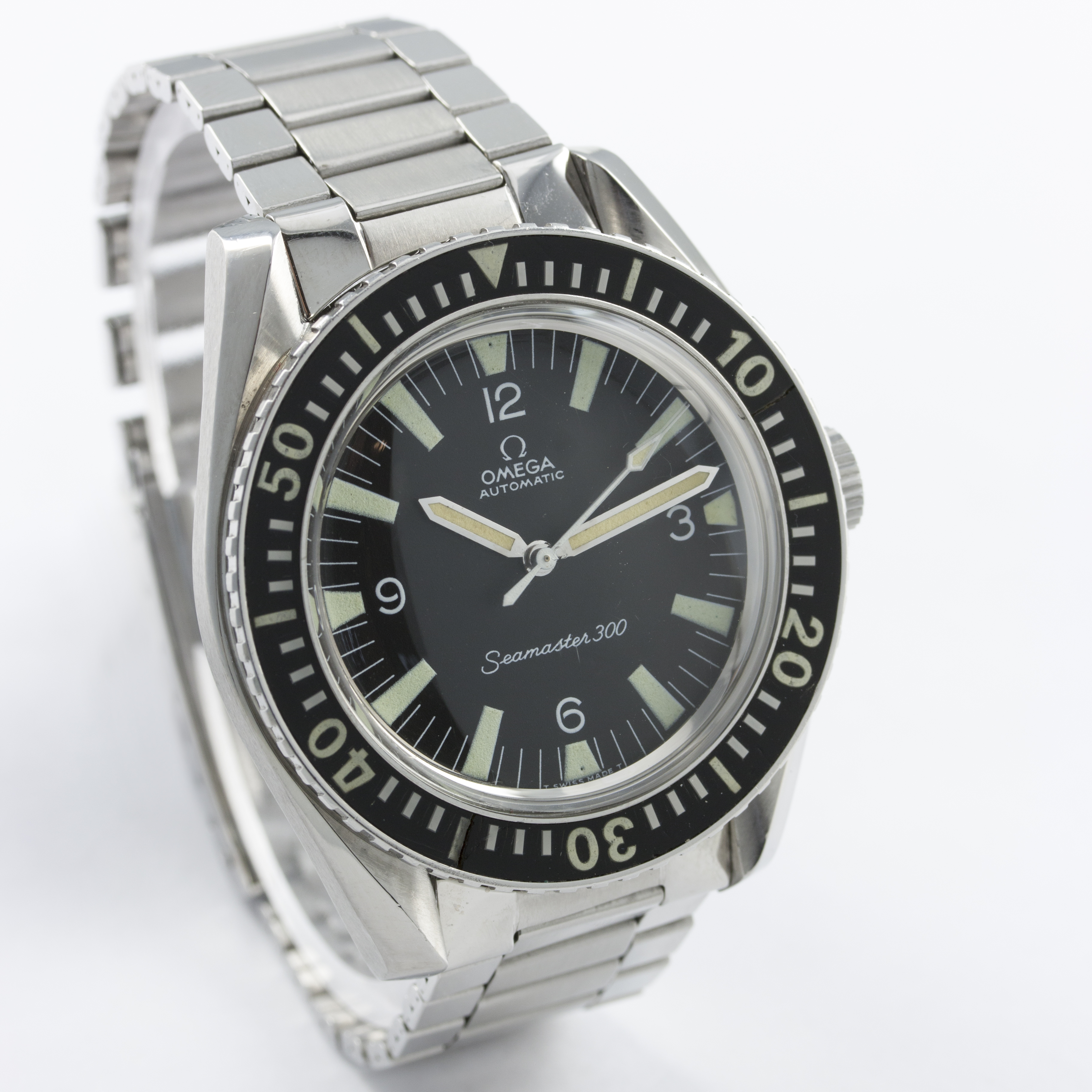 A RARE GENTLEMAN'S STAINLESS STEEL OMEGA SEAMASTER 300 BRACELET WATCH CIRCA 1967, REF. 165.024 D: - Image 6 of 10