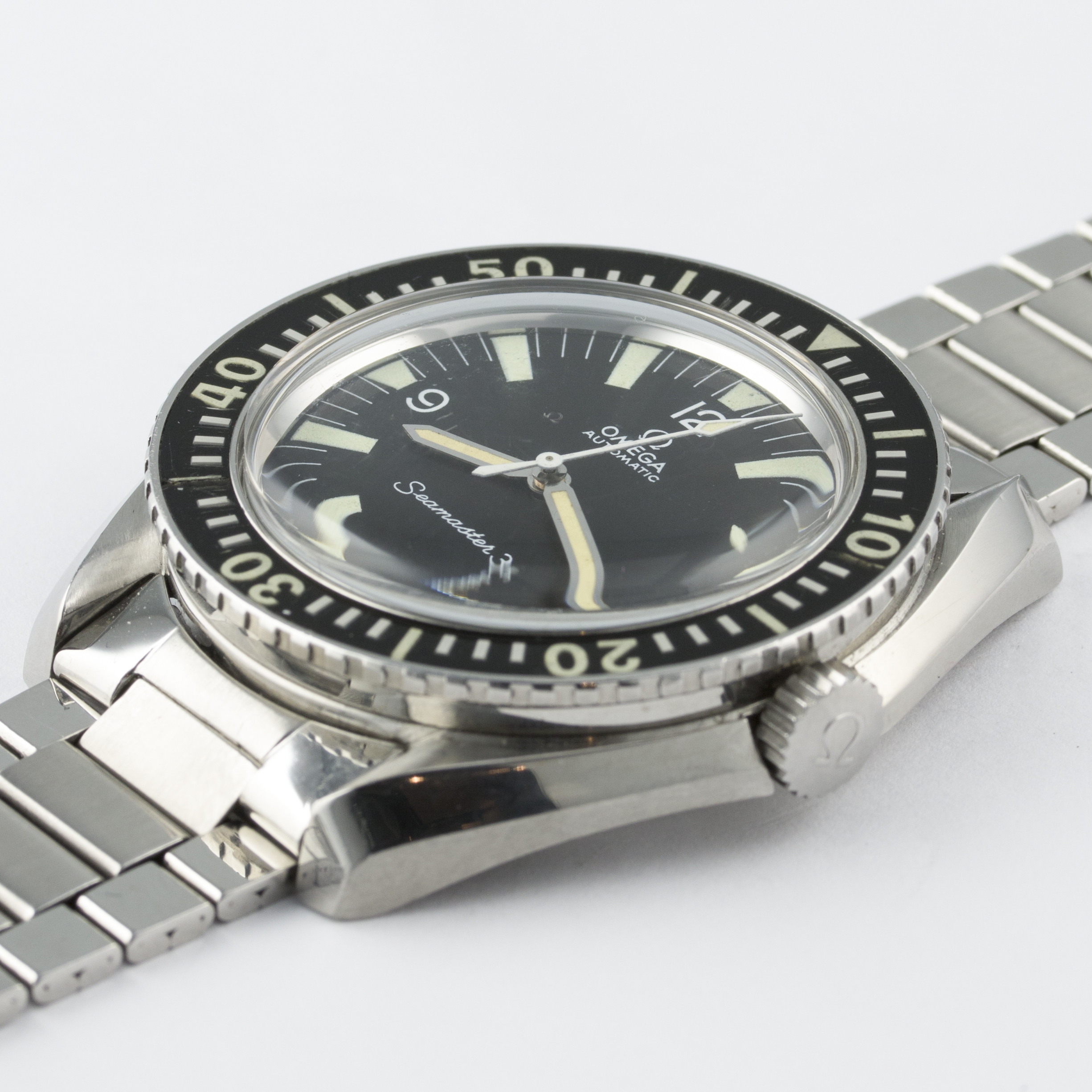 A RARE GENTLEMAN'S STAINLESS STEEL OMEGA SEAMASTER 300 BRACELET WATCH CIRCA 1967, REF. 165.024 D: - Image 4 of 10