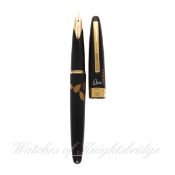 A NAMIKI ELITE PILOT FOUNTAIN PEN CIRCA 1970 
A black lacquered body and cap with a gilt flower