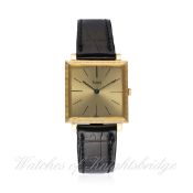 A GENTLEMAN'S SMALL 18K SOLID GOLD PIAGET WRIST WATCH CIRCA 1970 D: Champagne dial with black hour