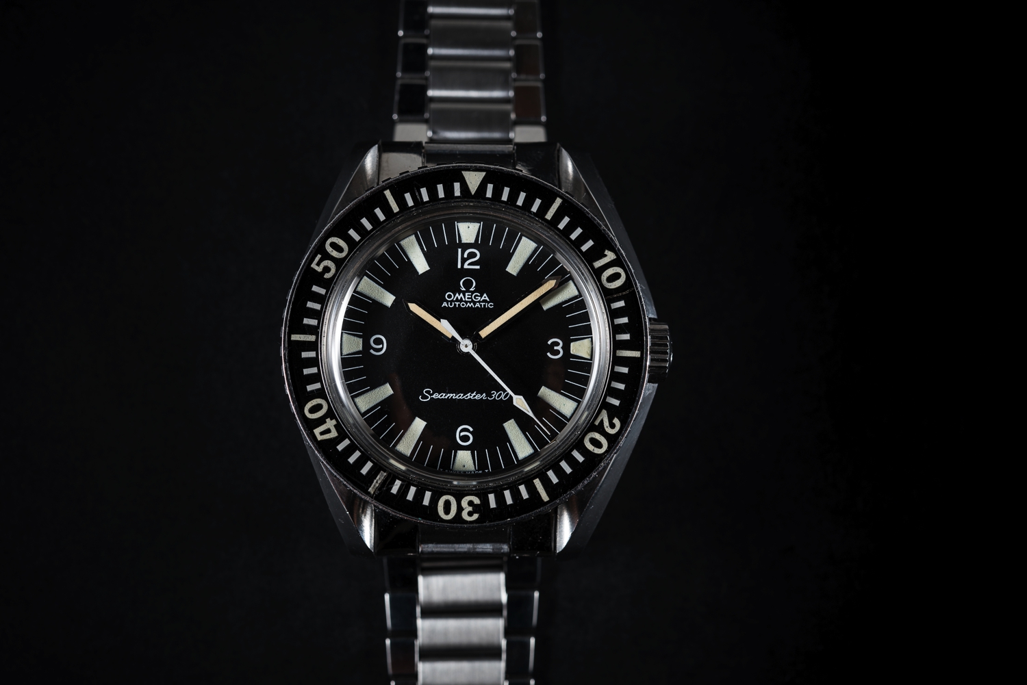 A RARE GENTLEMAN'S STAINLESS STEEL OMEGA SEAMASTER 300 BRACELET WATCH CIRCA 1967, REF. 165.024 D: - Image 2 of 10