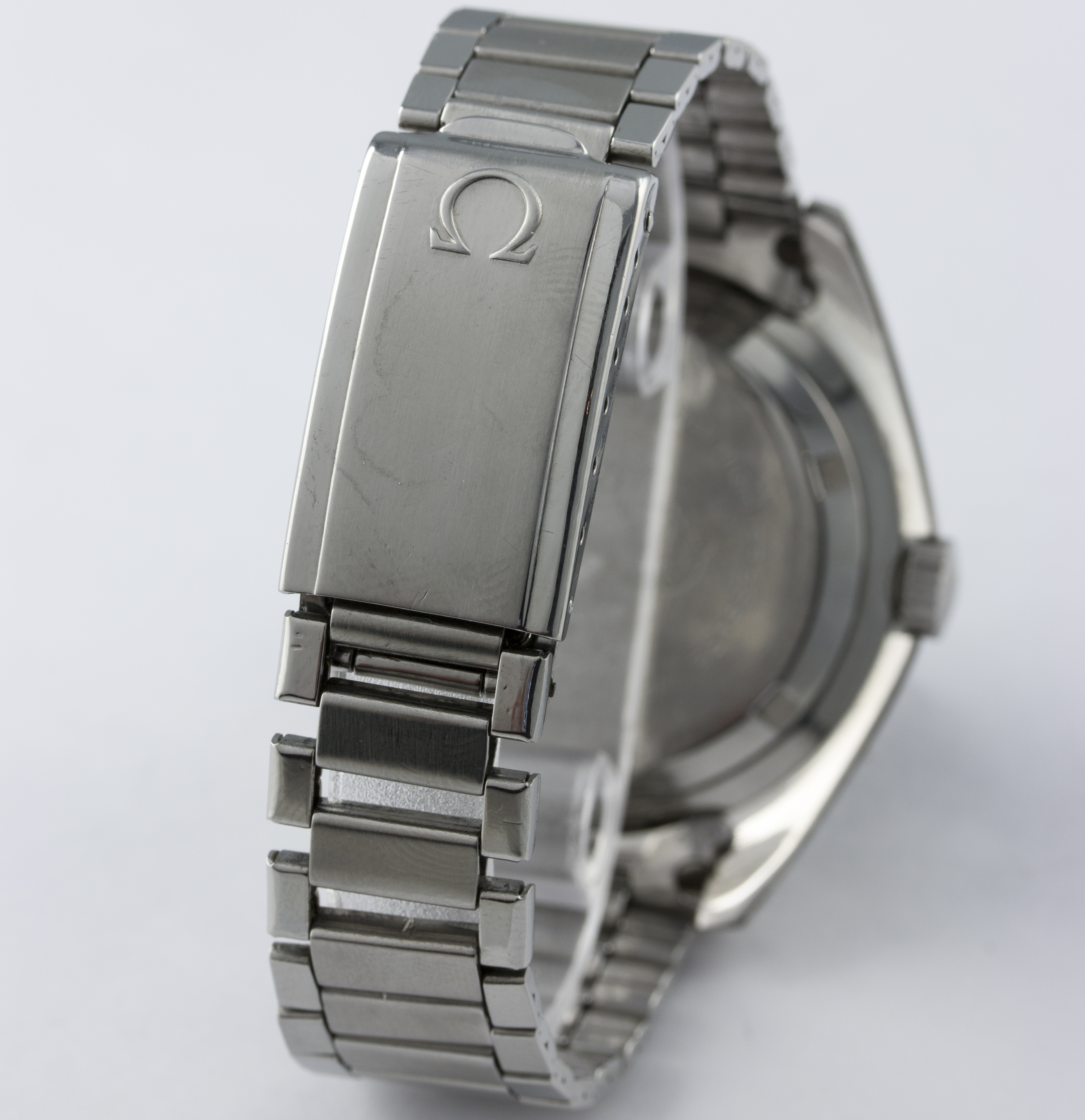 A RARE GENTLEMAN'S STAINLESS STEEL OMEGA SEAMASTER 300 BRACELET WATCH CIRCA 1967, REF. 165.024 D: - Image 7 of 10