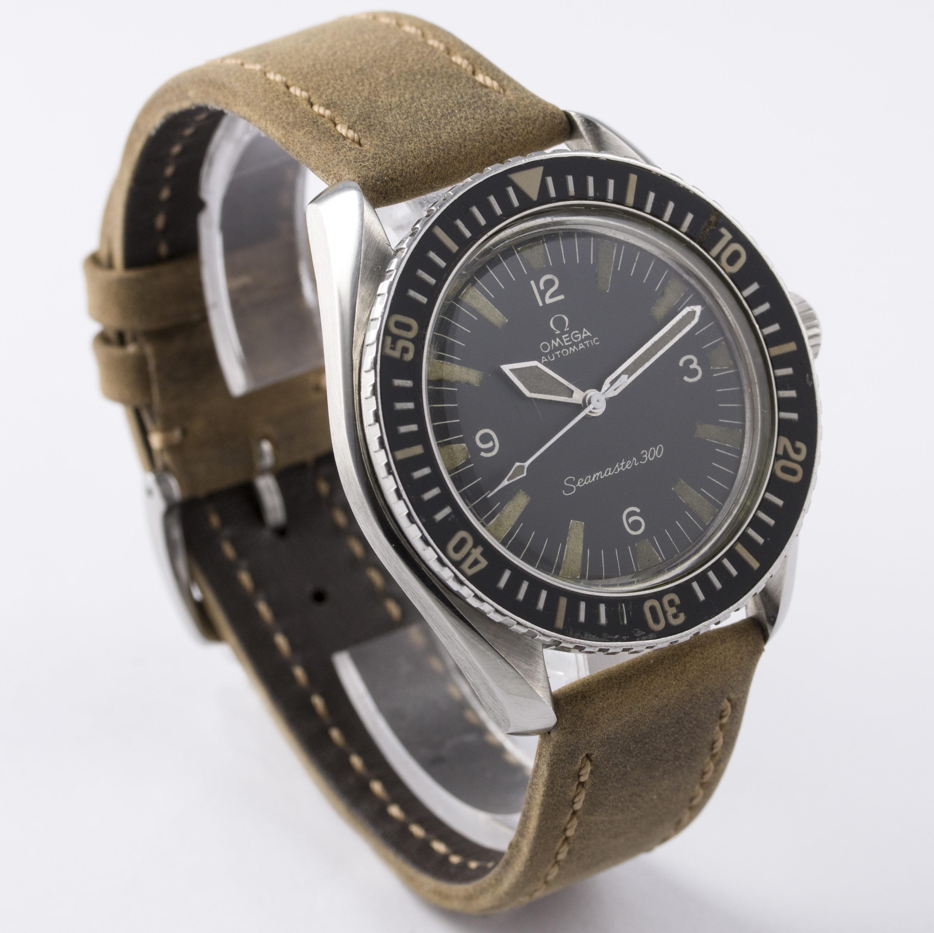 A RARE GENTLEMAN'S STAINLESS STEEL OMEGA SEAMASTER 300 WRIST WATCH CIRCA 1967, REF. 165.024 D: Black - Image 6 of 9