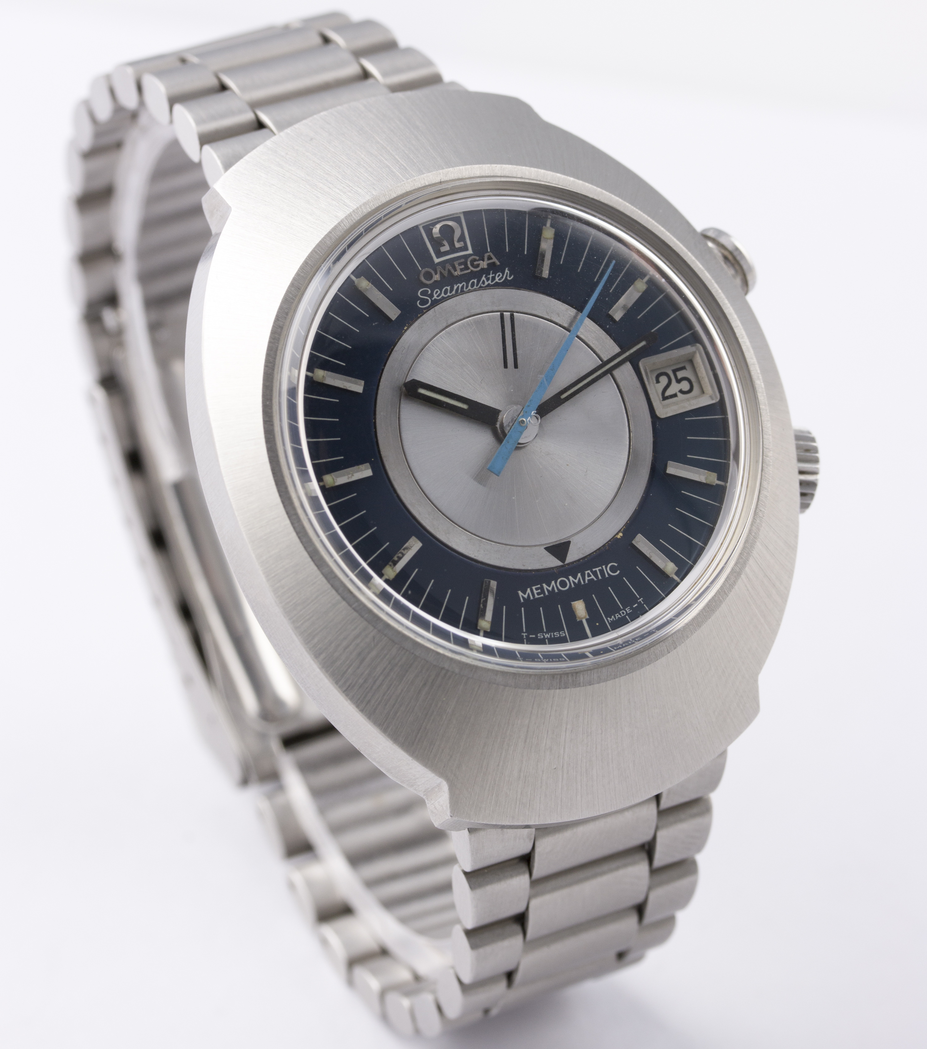 A RARE GENTLEMAN’S STAINLESS STEEL OMEGA SEAMASTER MEMOMATIC ALARM BRACELET WATCH
CIRCA 1971, REF. - Image 6 of 10