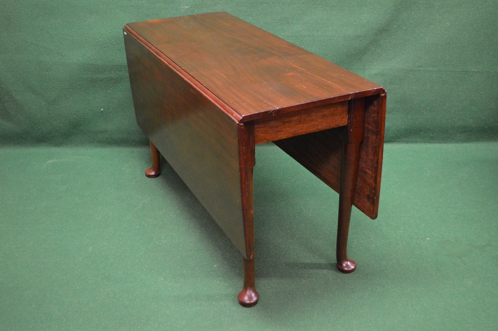 A Georgian Cuban mahogany drop leaf dini