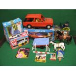 Sindy, Range Rover, Fun Buggy, Trailer Tent and Gig, all boxed together with two horses, jump,