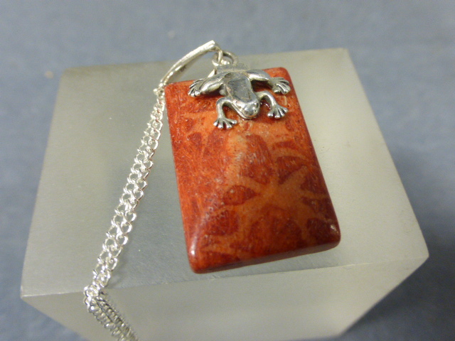 A Silver and Jasper Pendant Necklace