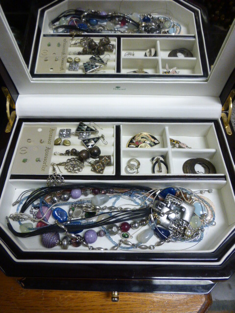 A Wooden Jewellery Box containing a Selection of Costume Jewellery