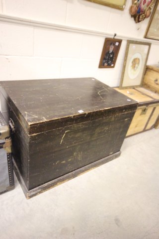 Large Stained Pine Blanket Box with Tray