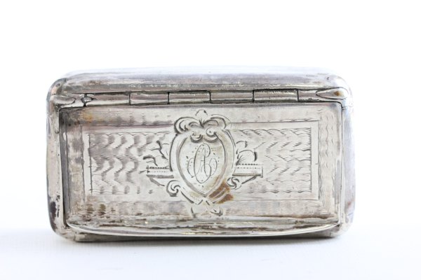 19th century Continental Silver Snuff Box with engraved decoration and crest