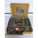 Boxed tin plate Bing Miniature Table Railway 5 in good condition, box with damage, with key