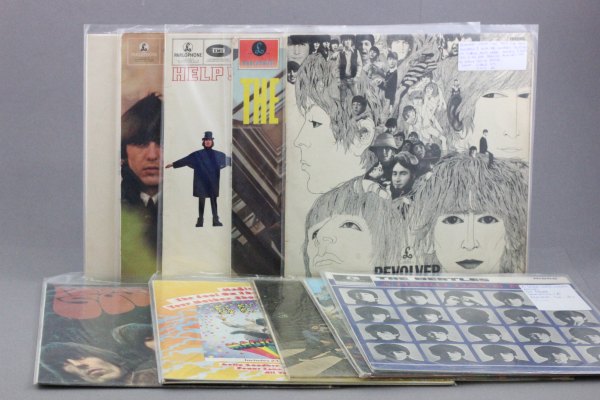 Vinyl - Ten The Beatles LPs including Please Please Me (fourth press) vg, Help (PMC1255) vg++,