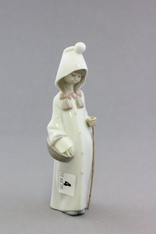 Boxed Lladro Shepherdess with Basket