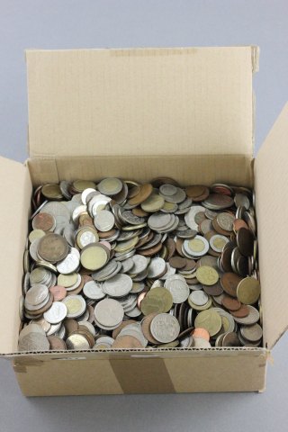 9.5 kg of mixed world coins
