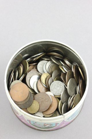 Tin of mixed world & UK coins
