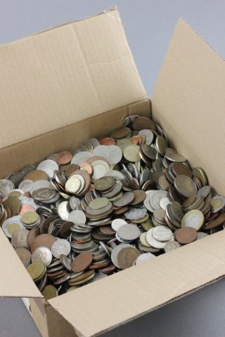 9.9 kg of mixed world coins