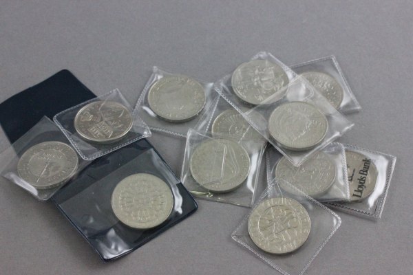 Bag of UK £5 coins