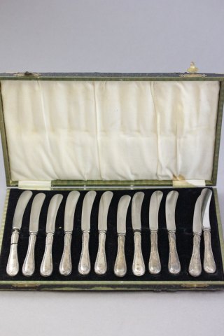 Cased Set of Twelve Silver Handled Butter Knives (one a/f)