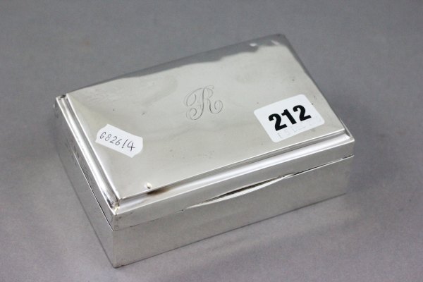 Walker and Hall Silver Cigarette Box, Birmingham 1936