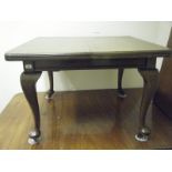 Victorian period mahogany extending dining table of small proportions, with one extra leaf and