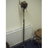 Brass telescopic oil lamp stand on tripod supports with brass oil lamp, af
