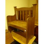 Arts & Crafts oak late 19c hall bench settle design, small proportions, in the style of Liberty,