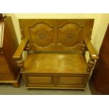 Mid-20th century oak Monks chest, the seat section containing a lift up area for storage, the top