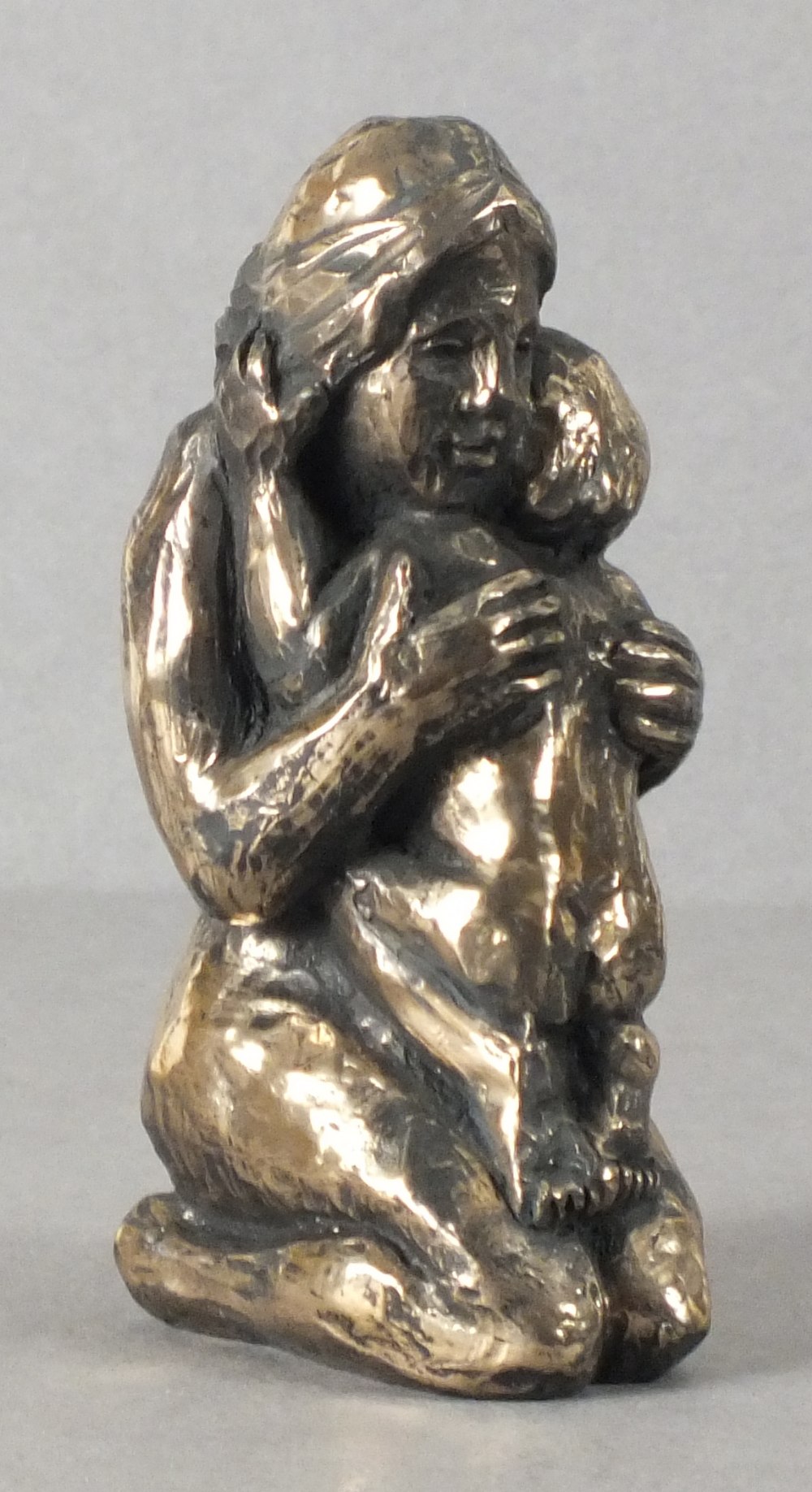 Theresa GILDER (b.1935) A cold cast bronze ‘Mother & Child’ Signed to base 4.5” high (11.4cm)