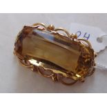 Oblong citrine brooch set in gold