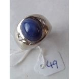 Heavy blue stone ring with diamond shoulders in 18ct white gold 17.6g all in