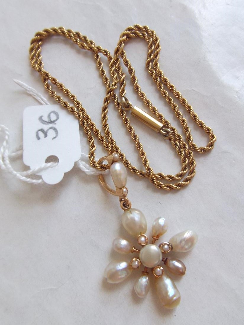 Gold snowdrop pearl pendant on chain 6.5g