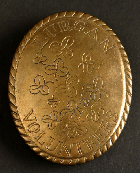 Circa 1779. Lurgan Volunteers cross belt plate. A brass oval convex cross belt plate engraved to the