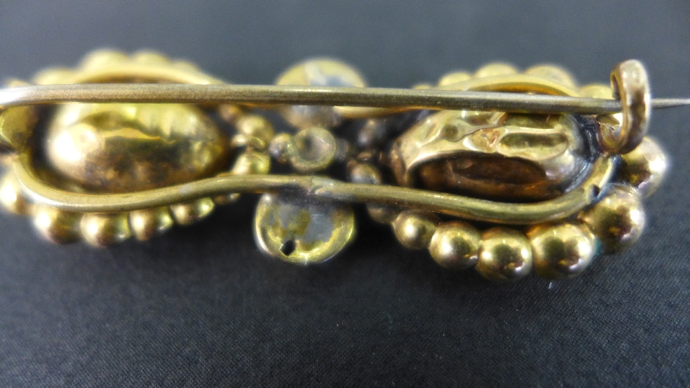 A gold brooch and gold chain tested to o - Image 3 of 3