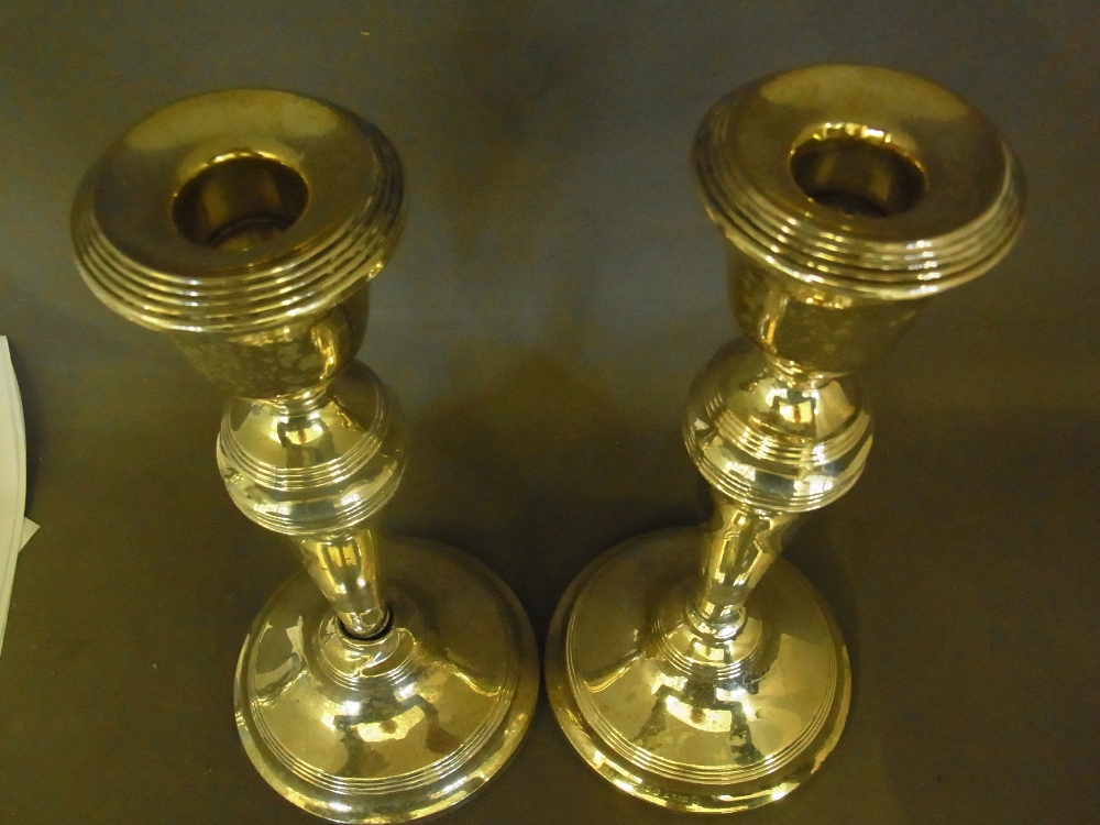 A pair of hallmarked silver candlesticks - Image 4 of 5