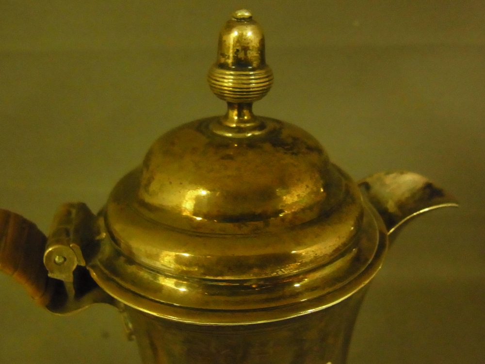 A George II silver hot water jug - Hallm - Image 6 of 6