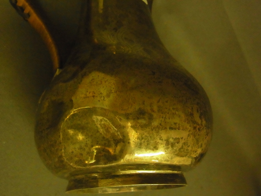 A George II silver hot water jug - Hallm - Image 4 of 6