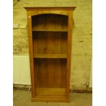 A modern pine bookcase - Height 1.94 cm