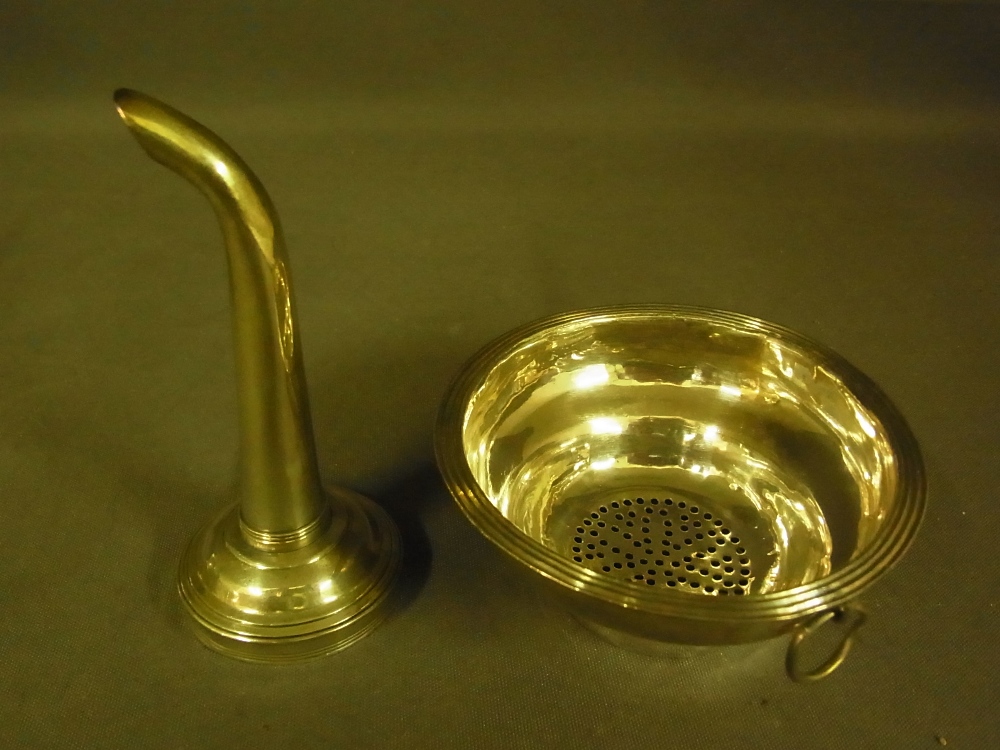 A silver two piece Georgian wine funnel - Image 2 of 4