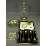 A boxed set of silver coffee spoons, a n