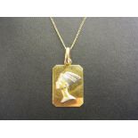 A bi-colour Egyptian pendant - Stamped 7