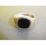 A 9ct gold onyx signet ring - Hallmarked