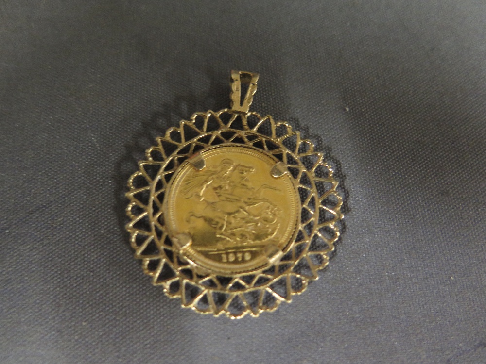 An Elizabeth II gold Sovereign dated 197 - Image 2 of 2